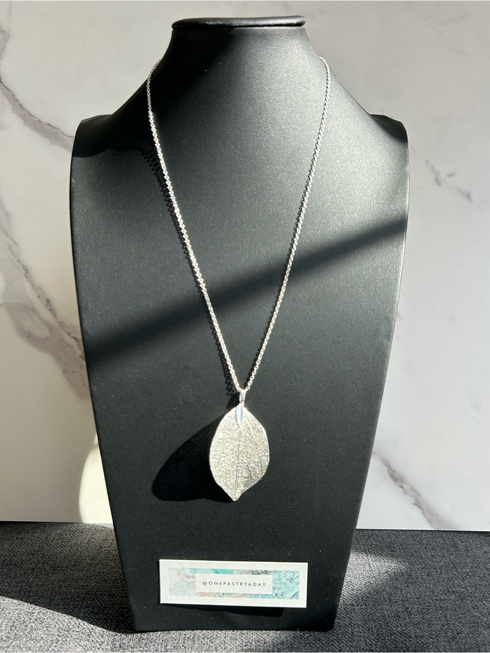 (No. 08) Silver Filigree Leaf Pendant Necklace, 20 inches